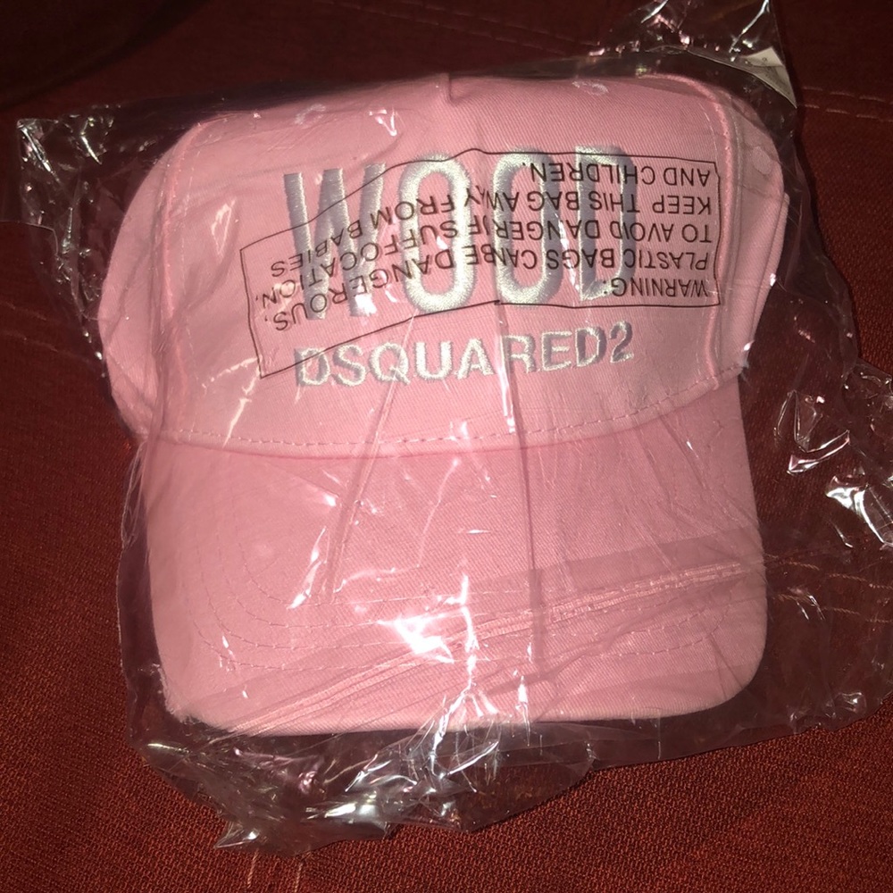 Dsquared2 hat for women!!